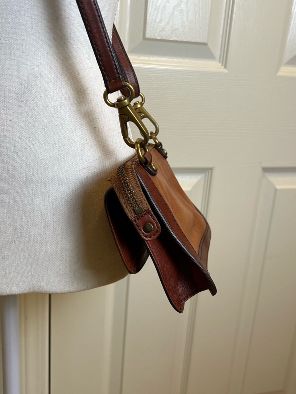 Vintage FOSSIL Crossbody Bag - Picture 4 of 16
